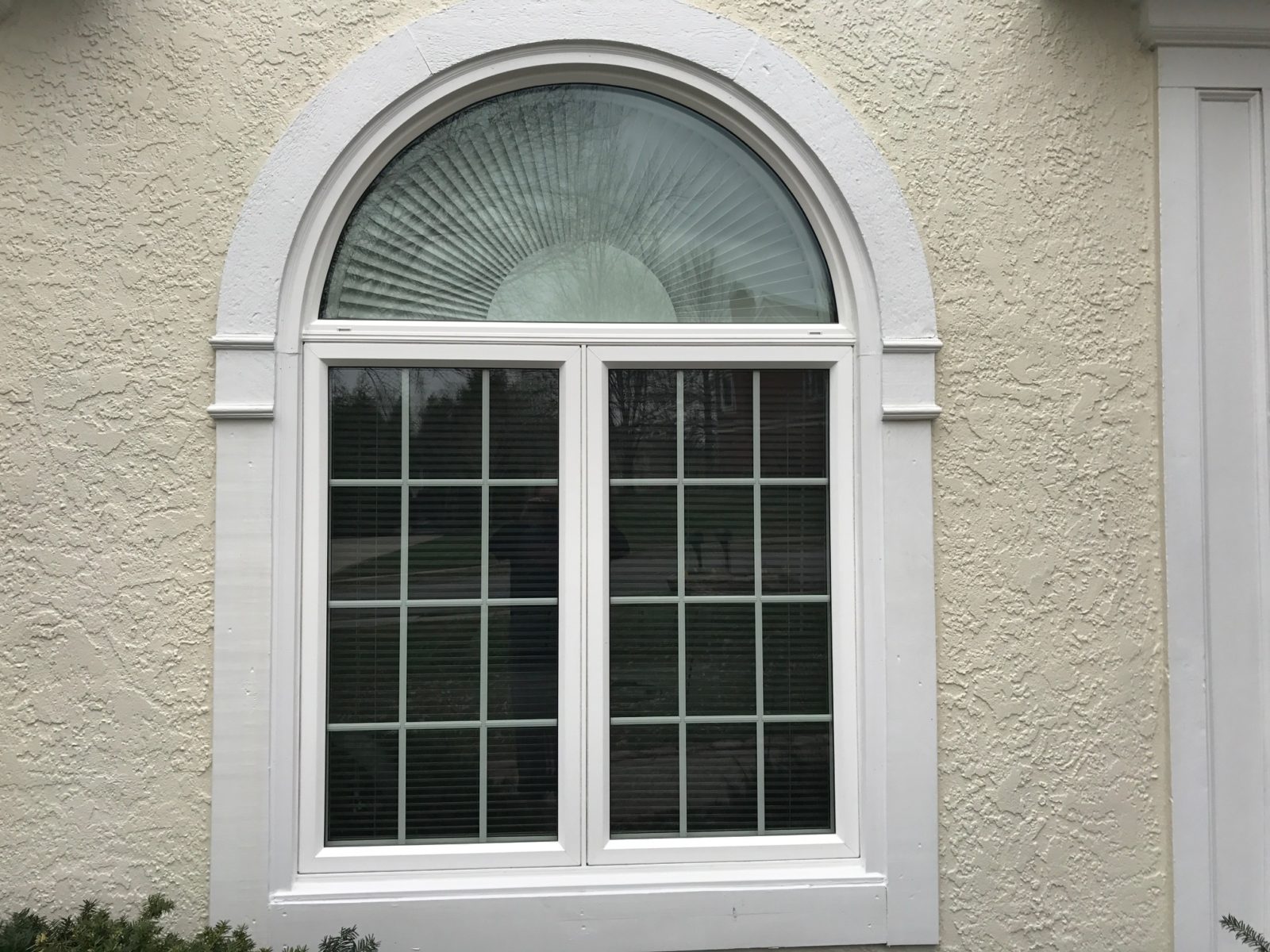 Twin casement window with halfround window